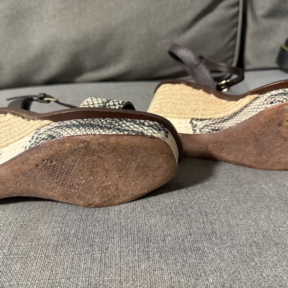 Tory Burch Malaga Snakeskin Wedges Size 7 M Ankle Strap - Picture 5 of 7